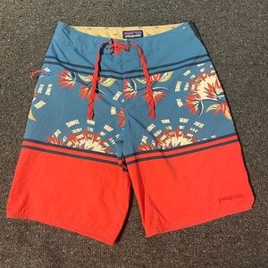Patagonia Board Shorts Mens SZ 28 Floral Blue Red Surf Flying Fish outdoor swim
